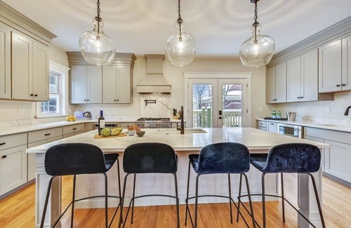 Dorchester Casa | Spacious, New Renovation | Near T