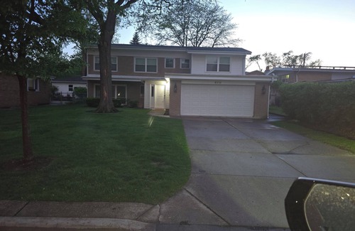 Skokie Casa | Spacious newly rehabbed, 5-bedroom house in nice Skokie with AC, WiFi