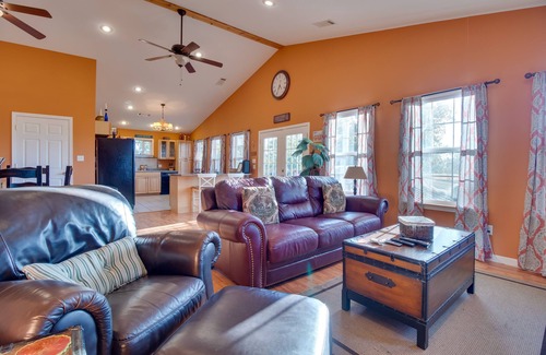 Mountain Home Casa | Spacious Norfork Lake Home: Game Room + Views!