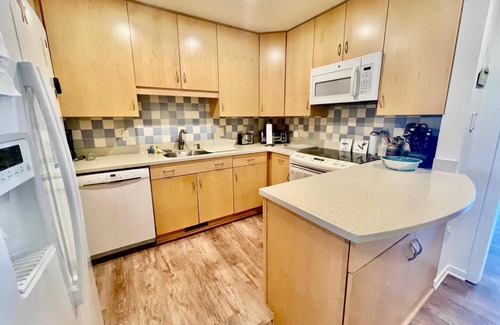 North Shores Casa | Spacious North Shores Townhome: Steps to Beach, Pool, Tennis, & Playground!