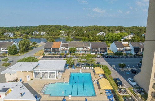 North Shores Casa | Spacious North Shores Townhome: Steps to Beach, Pool, Tennis, & Playground!