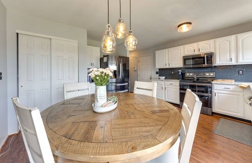 O'Fallon Casa | Spacious O'Fallon Vacation Home: 30 Mi to St Louis