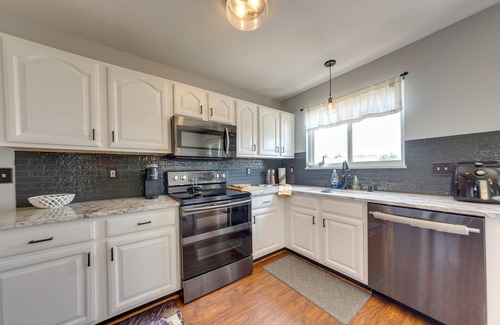 O'Fallon Casa | Spacious O'Fallon Vacation Home: 30 Mi to St Louis