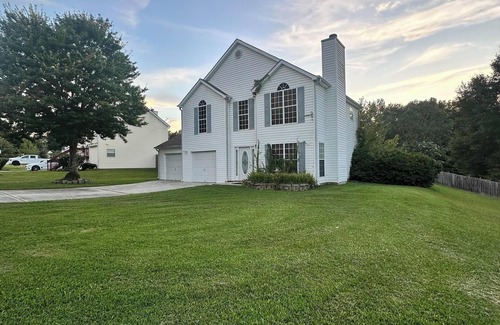 Jonesboro Casa | Spacious Oasis: 15 Minutes from Atlanta Airport!