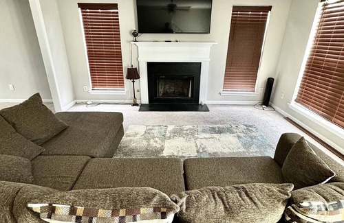 Jonesboro Casa | Spacious Oasis: 15 Minutes from Atlanta Airport!