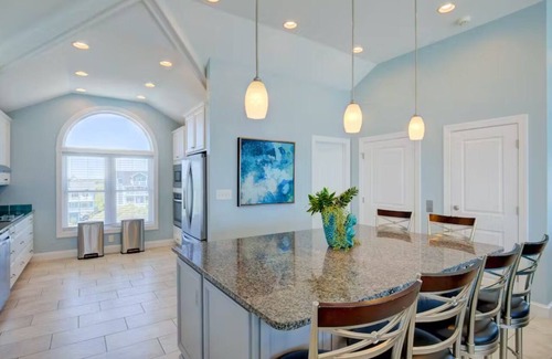 McCutcheon Field Casa | Spacious Oceanfront | Sleeps 30!