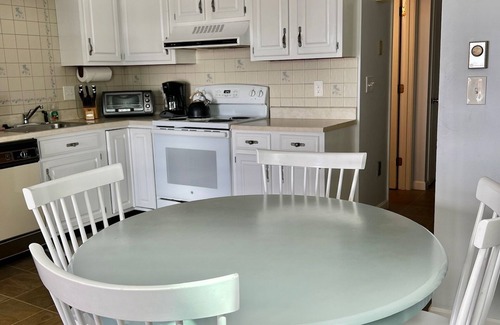 Old Orchard Beach Condominio | Spacious oceanfront condo, just steps to the sand, with breathtaking ocean views