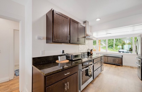 Oceanside Casa | Spacious ocean view home with wood fireplace, grill, & deck - dog-friendly