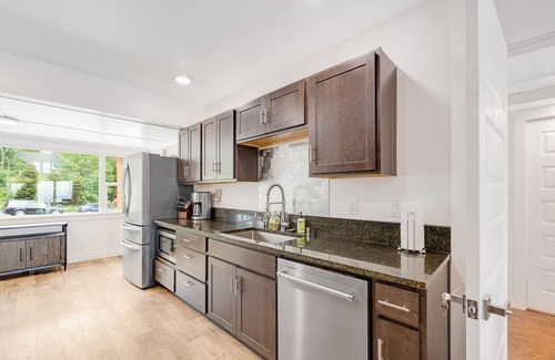 Oceanside Casa | Spacious ocean view home with wood fireplace, grill, & deck - dog-friendly