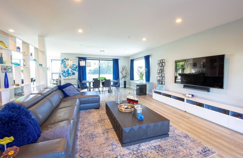 La Jolla Mesa Casa | Spacious ocean view home with a basketball hoop, firepit, & grill - dogs ok