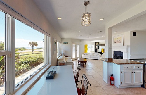 Glenwood Casa | Amplia casa frente al mar con piscina - ¡Ideal para familias!