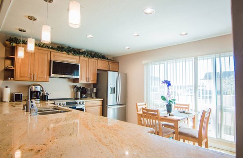 Solana Beach Condominio | Spacious oceanside condo w/ beach access & EV charge