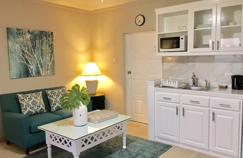 Oistins Villa | Amplio apartamento de un dormitorio con vista al mar