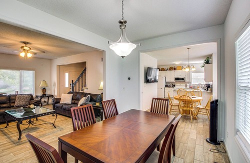 Olathe Casa | Spacious Olathe Home w/ Fireplace: Near Parks!