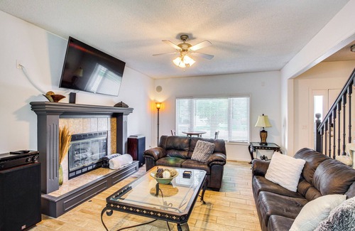 Olathe Casa | Spacious Olathe Home w/ Fireplace: Near Parks!