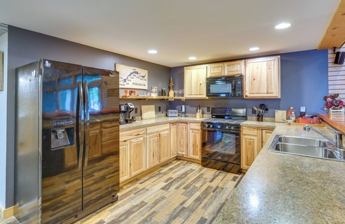 Old Forge Casa | Spacious Old Forge Condo w/ Patio & Fire Pit!