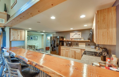 Old Forge Casa | Spacious Old Forge Condo w/ Patio & Fire Pit!