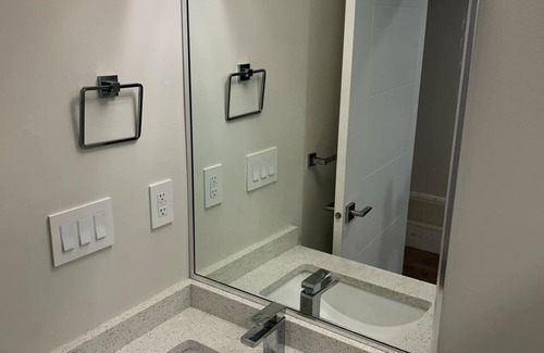 Maple Ridge Apartamento | Spacious One Bedroom Suite Right in Downtown Maple Ridge!