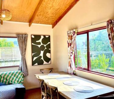 Takaka Casa | Spacious one bedroom guesthouse close to town