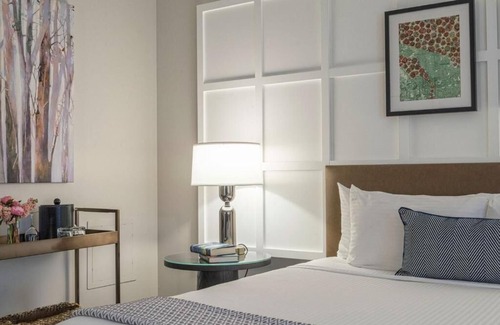 Downtown Portland Hotel | Spacious One Bedroom Suite near PSU, Zoo & Japanese Garden | Heathman Hotel