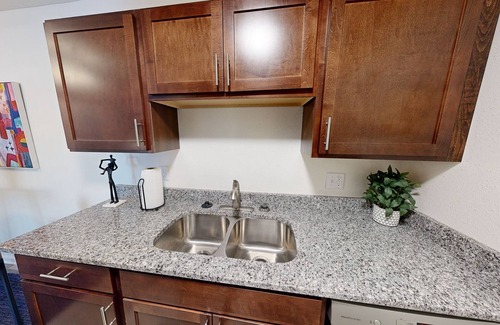 Janesville Apartamento | Spacious One Bedroom Serviced Apartment