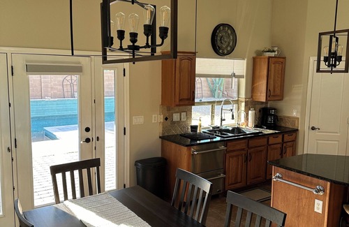San Tan Valley Casa | Spacious open concept rancher with private heated pool in Johnson Ranch