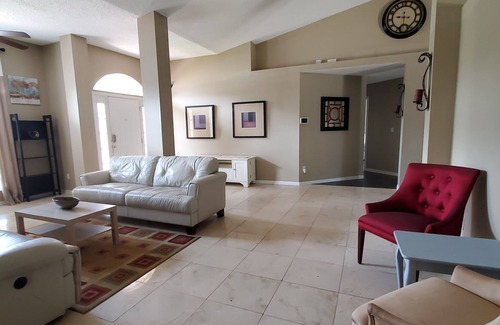 Deltona Lakes Casa | Spacious open concept home near the beaches and Disney attractions