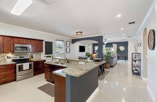 River Oaks Casa | Spacious open floor plan for today’s busy lifestyles.