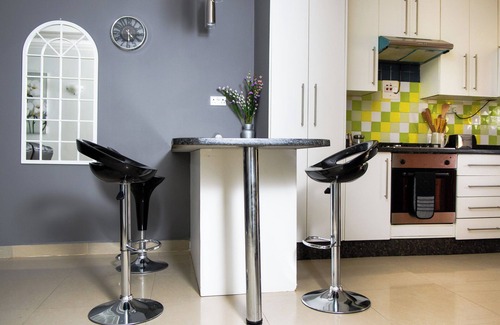 Lusaka Apartamento | Spacious open plan 3-bedroom apartment, WiFi and power back-up in vibrant Lusaka