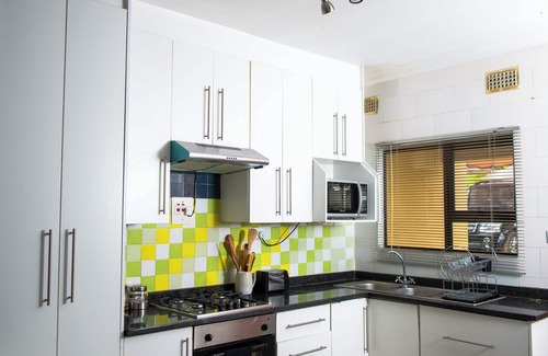 Lusaka Apartamento | Spacious open plan 3-bedroom apartment, WiFi and power back-up in vibrant Lusaka