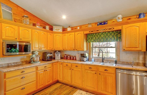 Leasburg Cabaña | Spacious Ozarks Family Home - Private Pool & Grill