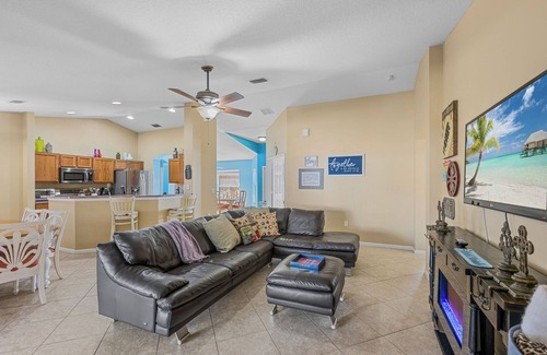 Port Saint Lucie Casa | Spacious Paradise House near Jensen Beach! With Game Room & Sunroom