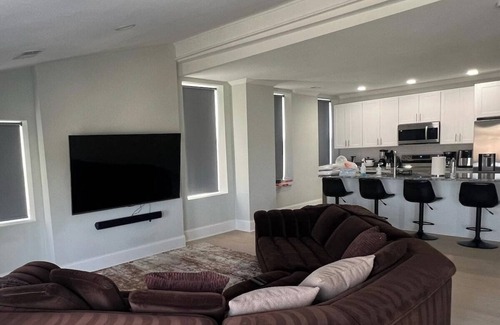 Downtown Baltimore Apartamento | Spacious PennStation Downtown Penthouse W/ Parking