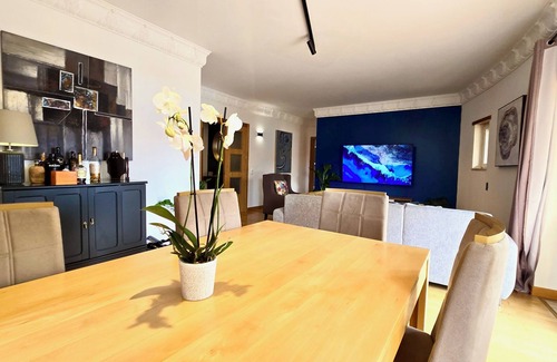 Praia Casa | Spacious Penthouse w/ Barbecue, wifi, 2 terraces & Views