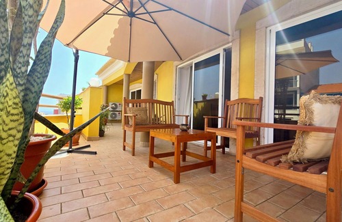 Praia Casa | Spacious Penthouse w/ Barbecue, wifi, 2 terraces & Views