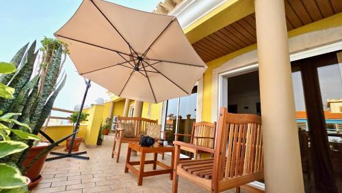 Praia Apartamento | Spacious Penthouse with BBQ and Views