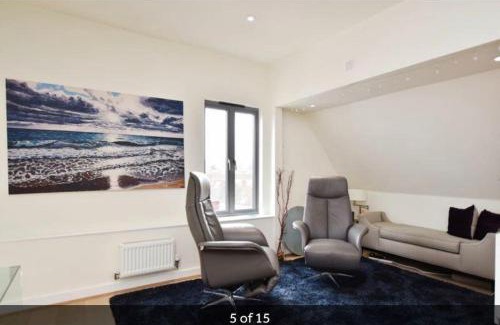 Salisbury Apartamento | Spacious penthouse with great views of the Cathedral