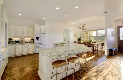 Brushy Bend Park Casa | Spacious Pet-Friendly: Quiet, 2 Kitchens, 2 Living Rooms