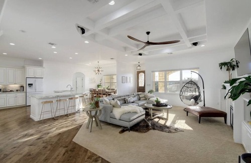 Brushy Bend Park Casa | Spacious Pet-Friendly: Quiet, 2 Kitchens, 2 Living Rooms