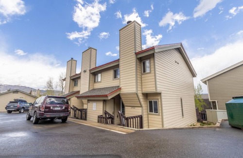 Wildernest Apartamento | Spacious pet Friendly Condo Near Hiking/skiing by Summit County Mountain Retreats