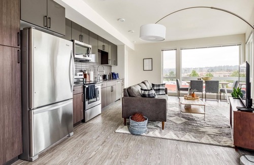 Downtown Apartamento | Spacious & Pet-Friendly 2BR in Redmond w/ Gym
