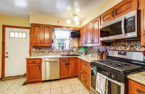 Wilkinsburg Cabaña | Spacious Pittsburgh Rental: Walk to Frick Park!