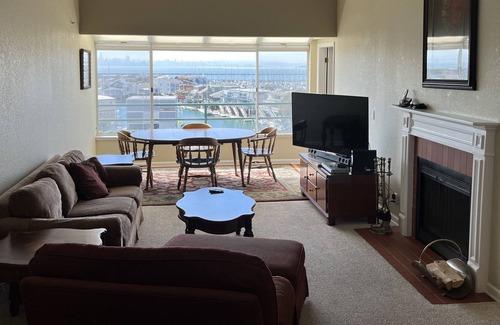 Point Richmond Condominio | Spacious Point Richmond Waterfront Property