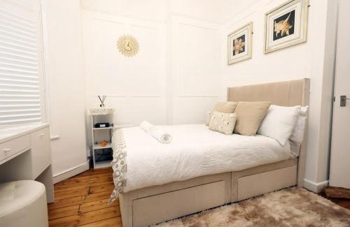 Pontcanna Apartamento | Spacious Pontcanna Apartment, Driveway Parking & 10 min to City Centre