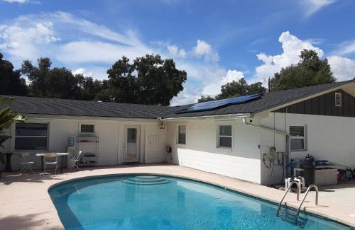 Putnam Hall Casa | SPACIOUS POOL HOME in North FL