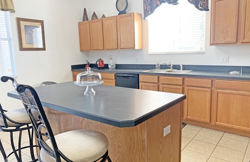 Windwood Bay Casa | Spacious pool home with games room and hot tub (heating included)