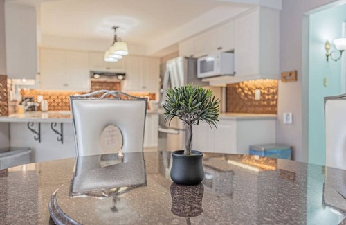 Brampton Casa | Spacious⭐Pool⭐Hot Tub⭐Airport⭐Downtown⭐Walk to Everything