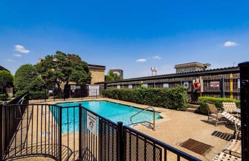 North Dallas Apartamento | Spacious Preston Hollow Condo