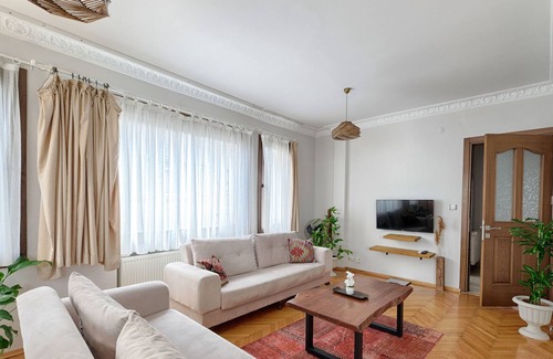 Kabatas Apartamento | Spacious Prime Location 2BR w Sea View