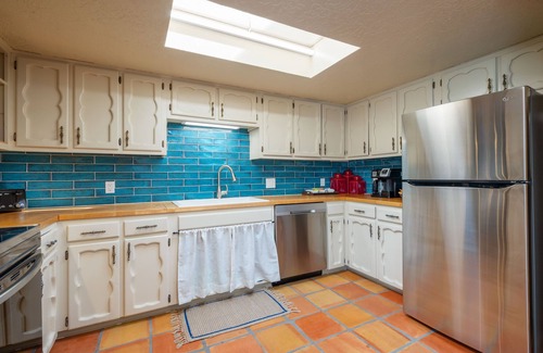Northeast Santa Fe Casa | Spacious & private 3 bedroom home with large porch and mountain views.